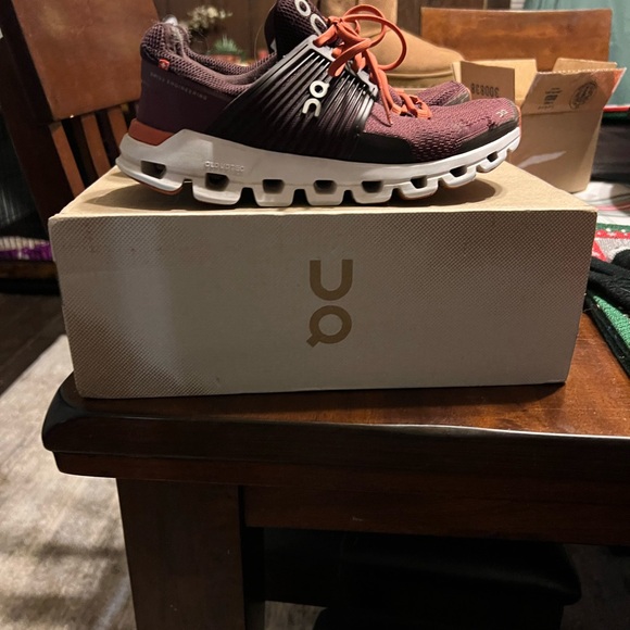 On cloud tennis shoes - Picture 3 of 6